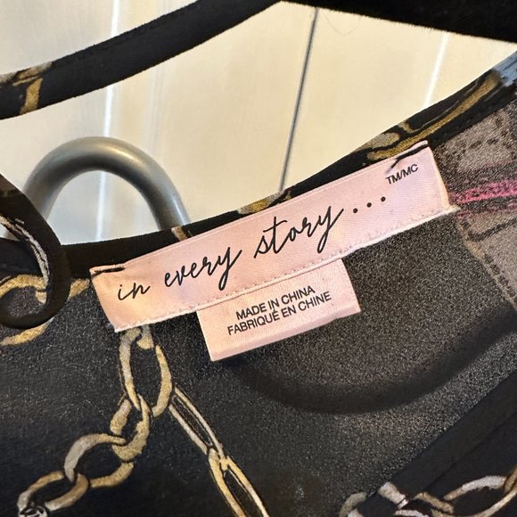 Tank Style Blouse Black with chain design - Picture 3 of 6